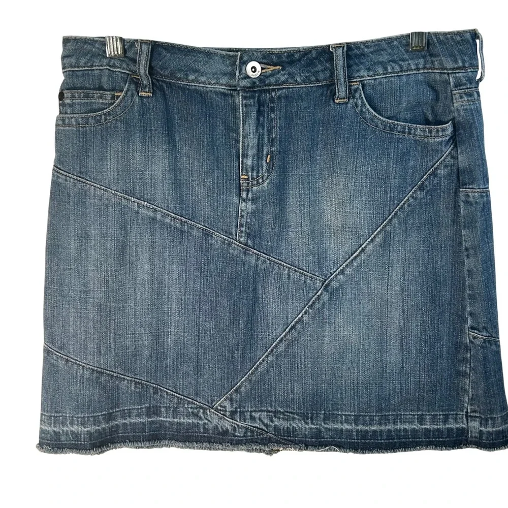Noir Denim Mini Skirt Size 6‎ Medium Wash Patchwork Seams Raw Hem 100% Cotton